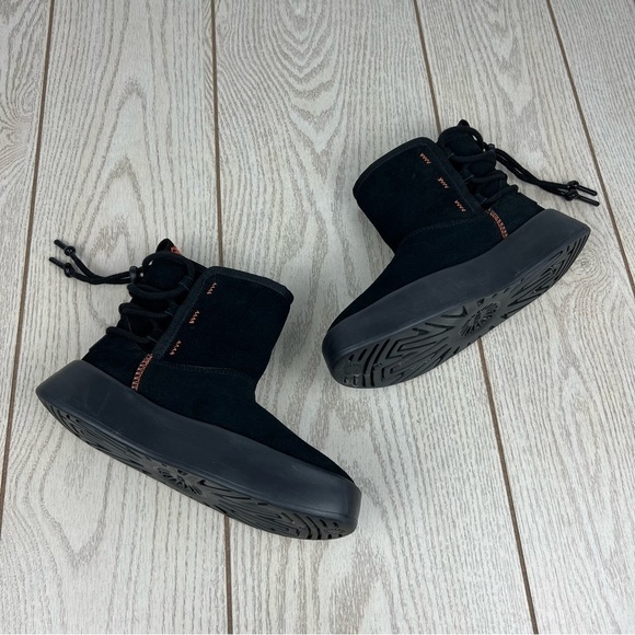 UGG Women's Classic Boom Lace Back Ankle Boots US6 Black & Orange $160 - Picture 5 of 10